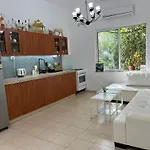 Cute Room In A Very Central Apt- Tlv